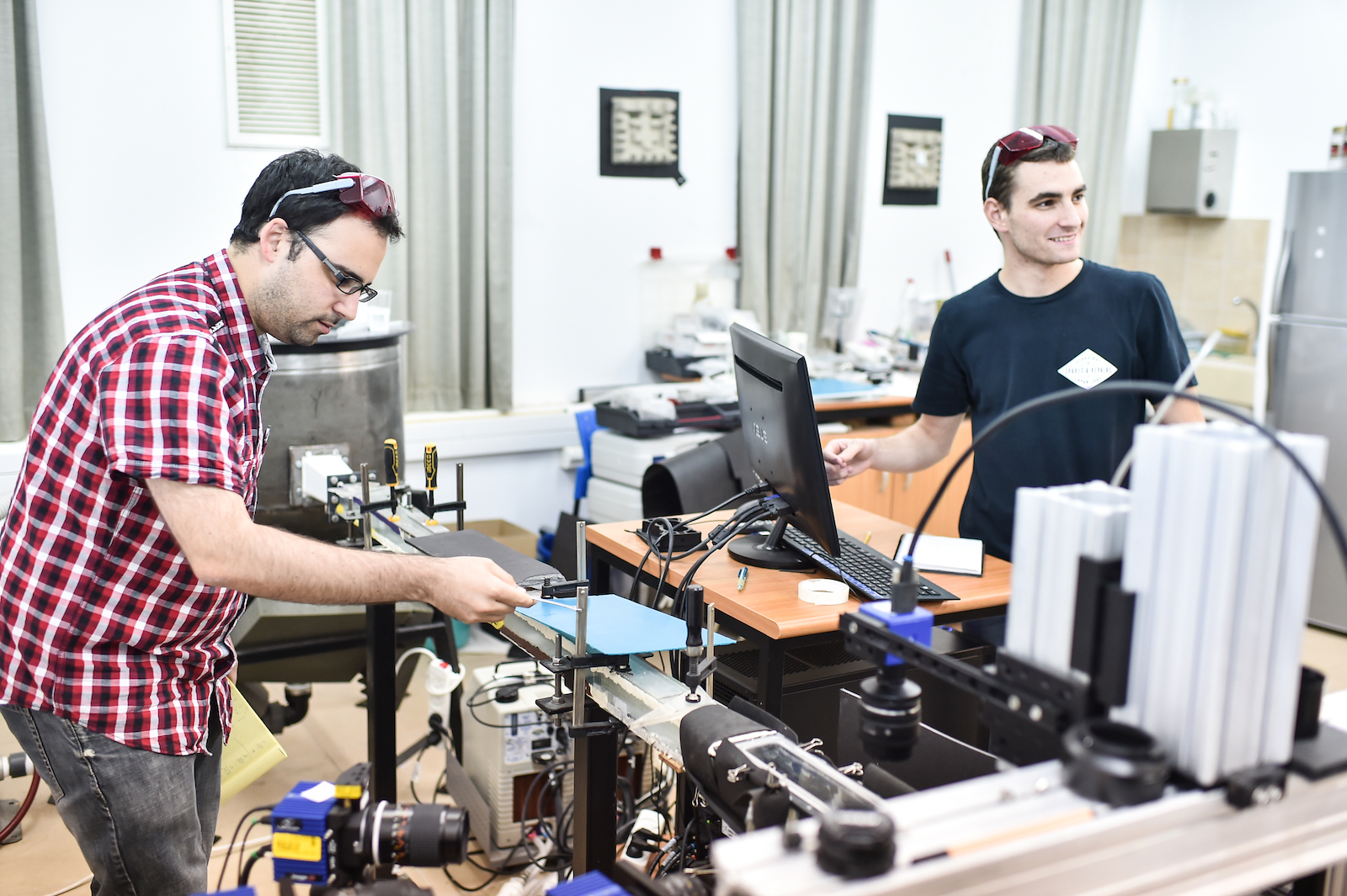 Lior and Dani working on the VIV experiments